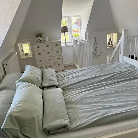 Föhrliebt, Reihenendhaus Alkersum